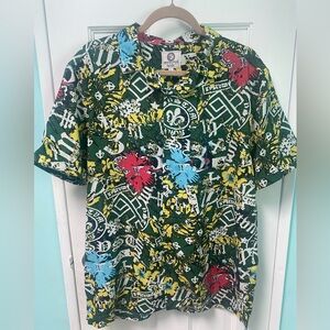 Green Art Short Sleeve Buttondown Shirt.